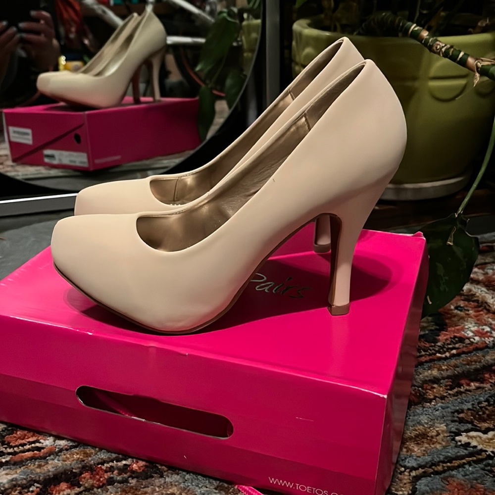 Dream Pairs pumps